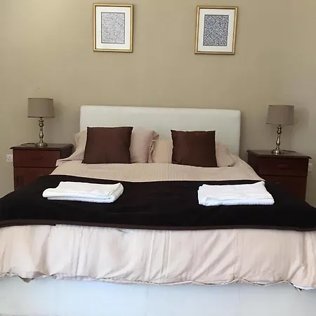 Arzella House 招待所 *