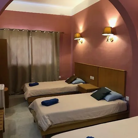 Arzella House 招待所 *